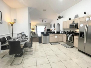 Bass Lakes Villa, gamesroom, pool & spa 10 min to Disney